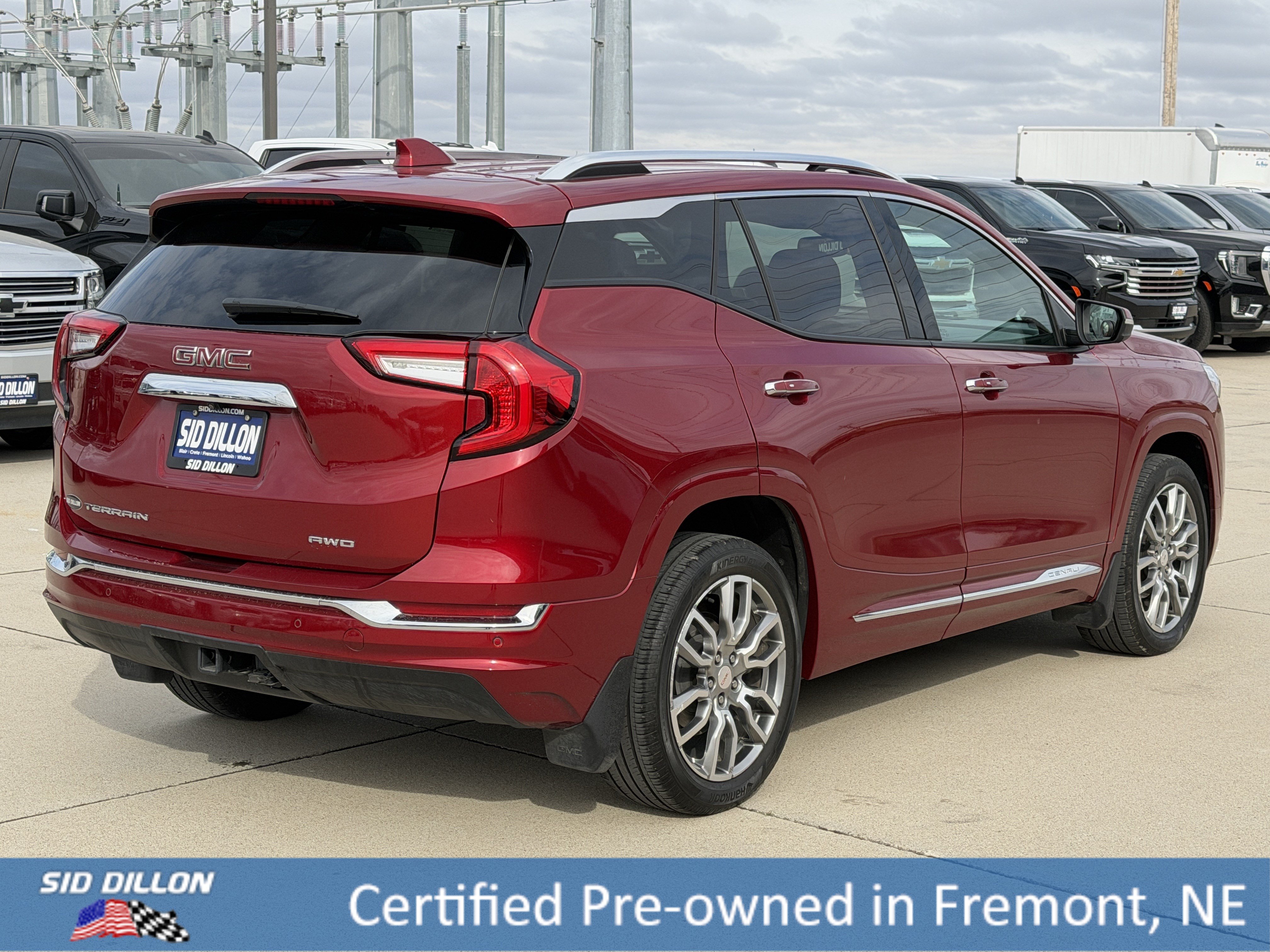Used 2023 GMC Terrain Denali w/ Denali Premium Package AWD/4WD image 4