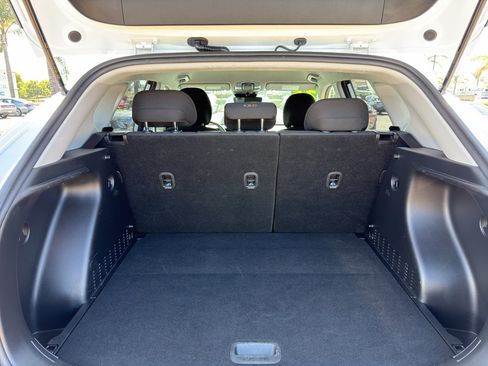 Used 2025 Hyundai Kona SEL FWD image 6