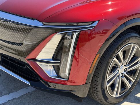 New 2026 Cadillac Lyriq Luxury RWD image 8