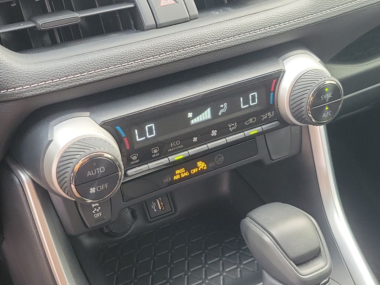 Used 2025 Toyota RAV4 LE AWD/4WD image 26