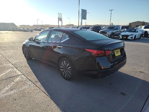 Used 2023 Nissan Altima 2.5 SV image 4