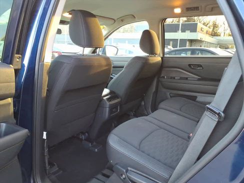 Certified 2025 Nissan Pathfinder SV image 20