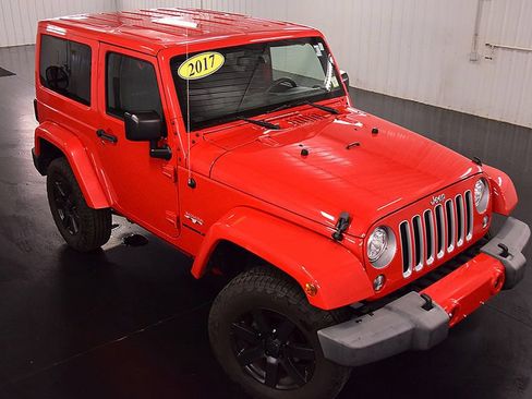 Used 2017 Jeep Wrangler Sahara w/ Dual Top Group AWD/4WD image 11