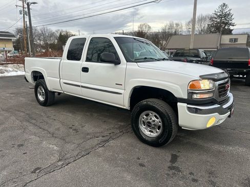 Used 2005 GMC Sierra 2500 SLE w/ Heavy-Duty Power Package image 3