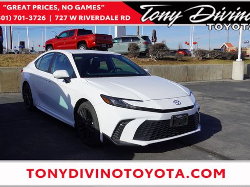 Certified 2025 Toyota Camry SE image 1