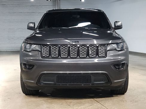 Used 2020 Jeep Grand Cherokee Altitude RWD image 2