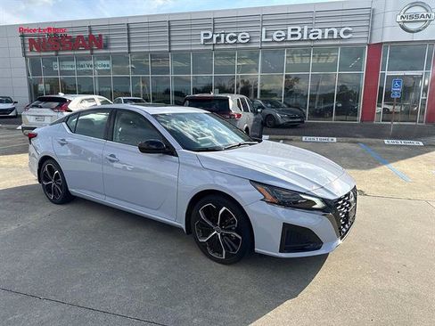 Certified 2025 Nissan Altima 2.5 SR w/ SR Premium Package FWD image 1