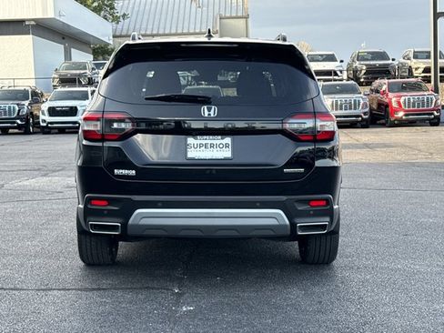 Used 2025 Honda Pilot Touring image 4