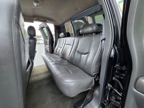 Used 2004 Chevrolet Silverado 2500 LT w/ Heavy-Duty Power Package image 63