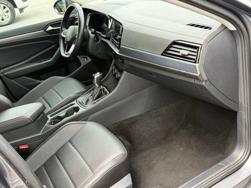 Used 2024 Volkswagen Jetta SE FWD image 13