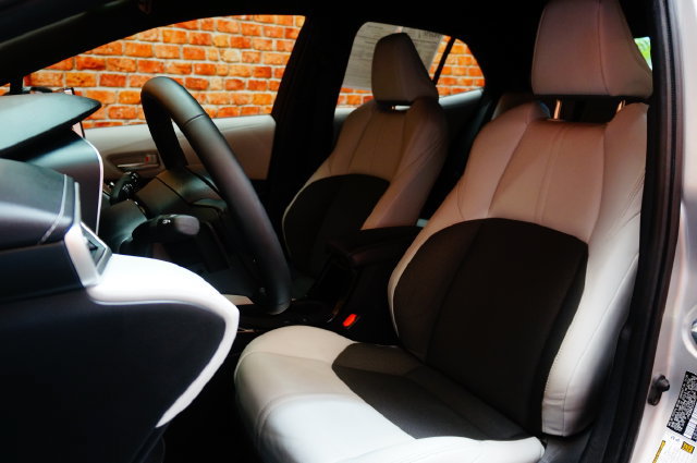 Used 2025 Toyota Corolla XSE FWD image 13