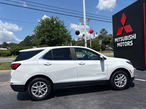 Used 2023 Chevrolet Equinox LT AWD/4WD image 2
