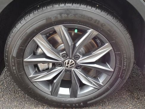 Used 2023 Volkswagen Tiguan SE image 47