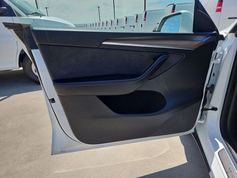 Used 2022 Tesla Model Y Performance AWD/4WD image 22