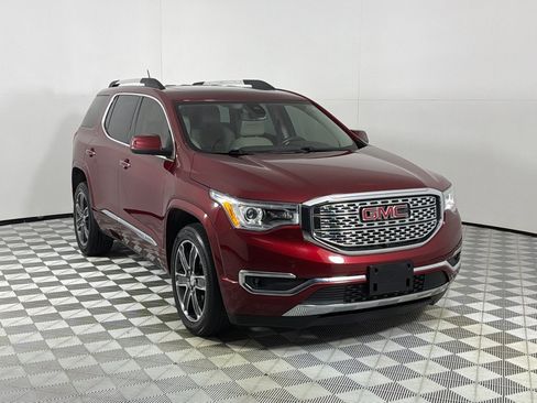 Used 2017 GMC Acadia Denali w/ Technology Package FWD image 3