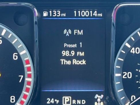 Used 2019 Nissan Titan SV image 9