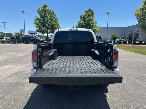 Used 2022 Toyota Tacoma TRD Sport AWD/4WD image 7