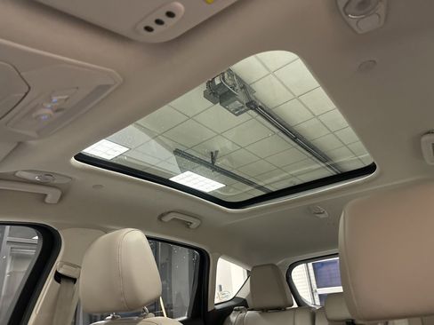 Used 2015 Ford C-MAX Energi SEL w/ Equipment Group 302A image 16