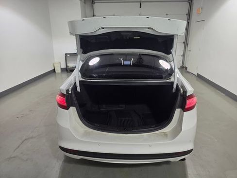 Used 2016 Ford Fusion SE FWD image 8
