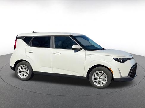 Used 2025 Kia Soul LX w/ LX Technology Package image 16