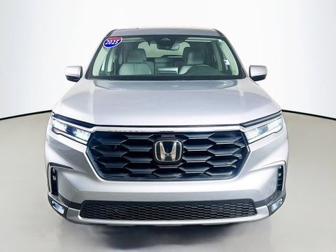 Used 2025 Honda Pilot EX-L image 3