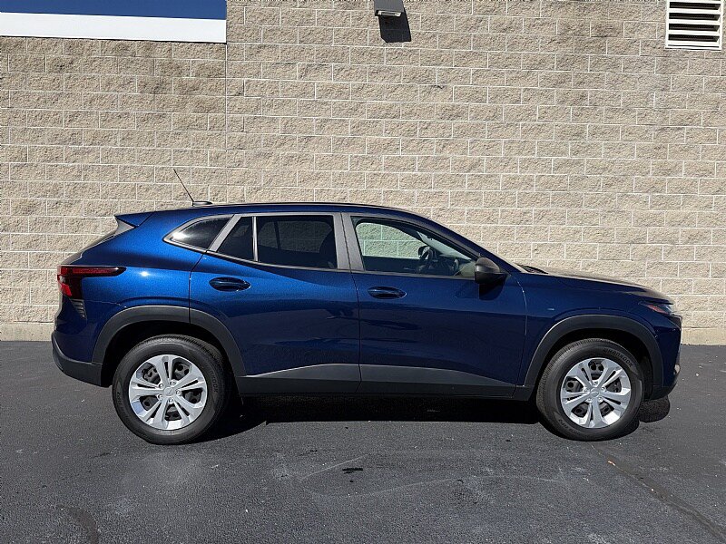Used 2024 Chevrolet Trax LS FWD image 2