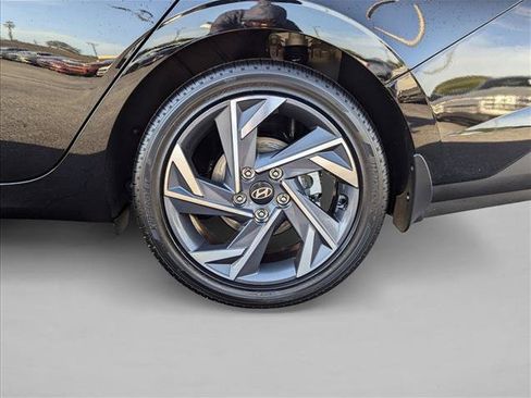 Certified 2025 Hyundai Elantra SEL FWD image 9