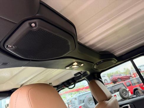 Used 2021 Jeep Gladiator Overland w/ Popular Equipment Package AWD/4WD image 39