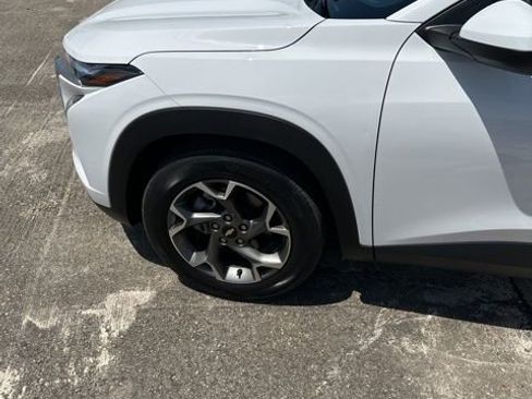 Used 2025 Chevrolet Trax LT w/ LT Convenience Package image 28