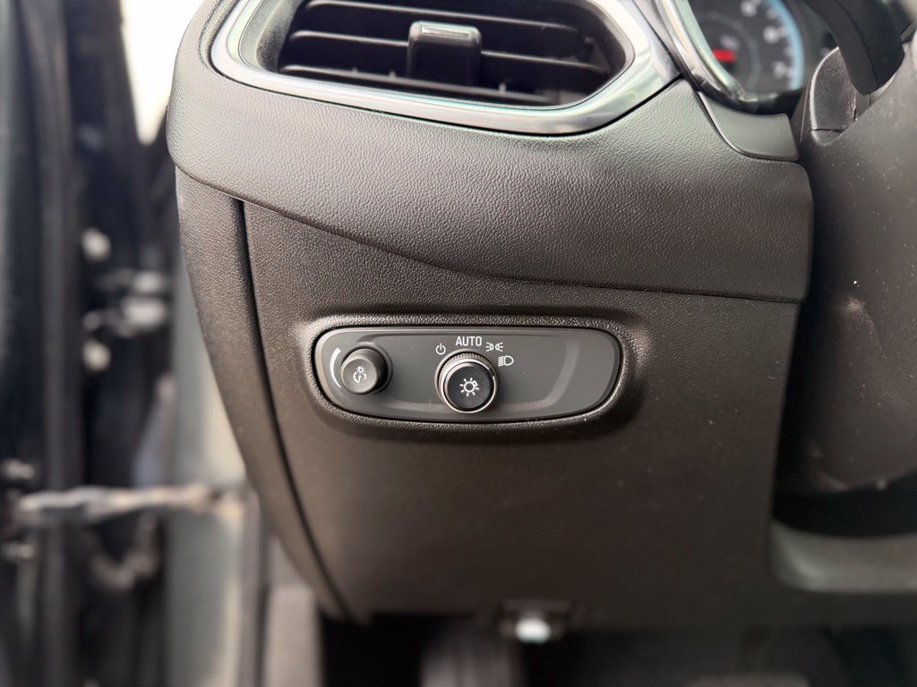 Used 2021 Chevrolet Equinox LS FWD image 28