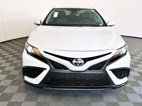 Used 2022 Toyota Camry SE FWD image 8