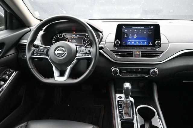 Used 2025 Nissan Altima 2.5 SR FWD image 7
