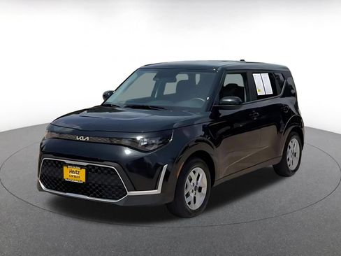Used 2025 Kia Soul LX w/ LX Technology Package FWD image 7