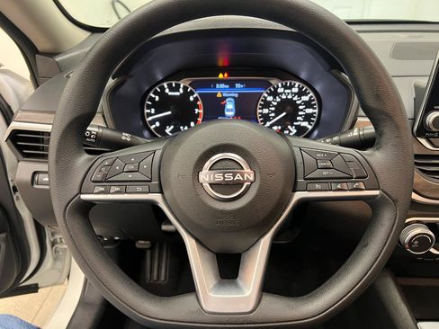 Used 2025 Nissan Altima 2.5 SV FWD image 29