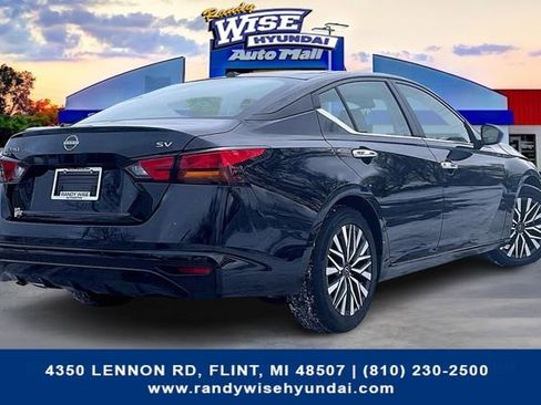 Used 2024 Nissan Altima 2.5 SV image 15