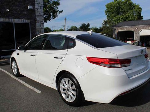 Used 2017 Kia Optima EX FWD image 9