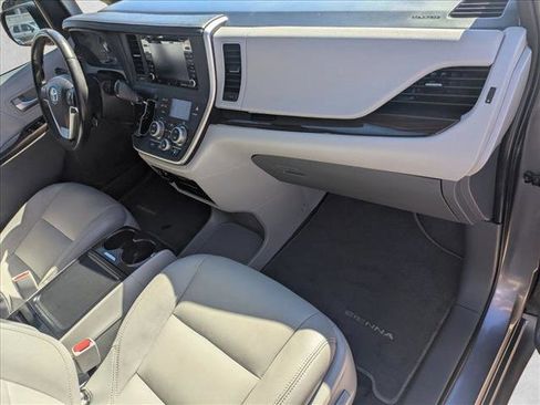 Used 2020 Toyota Sienna XLE Premium image 26