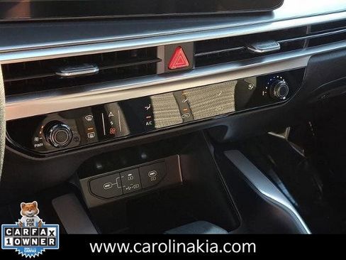 Used 2025 Kia Sorento LX image 15