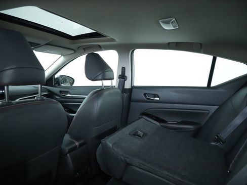 Used 2024 Nissan Altima 2.5 SR w/ SR Premium Package image 15