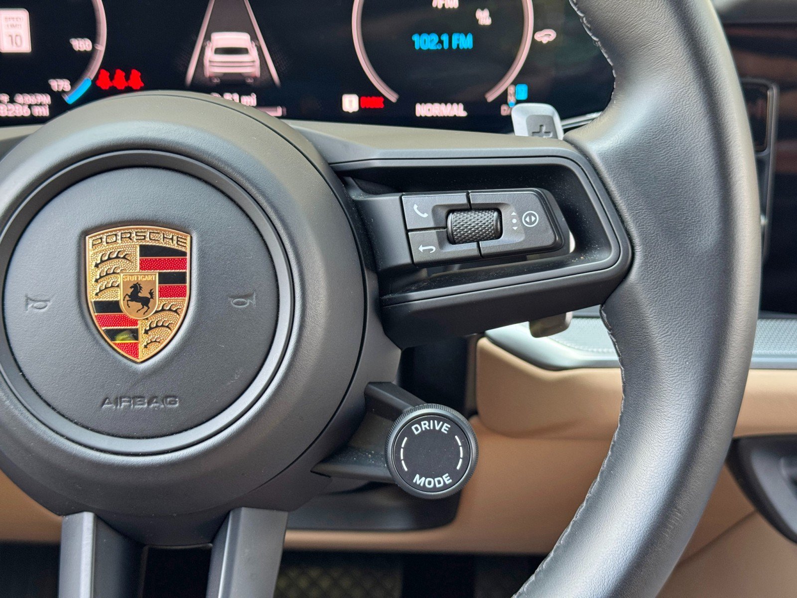 Used 2024 Porsche Cayenne AWD/4WD image 24