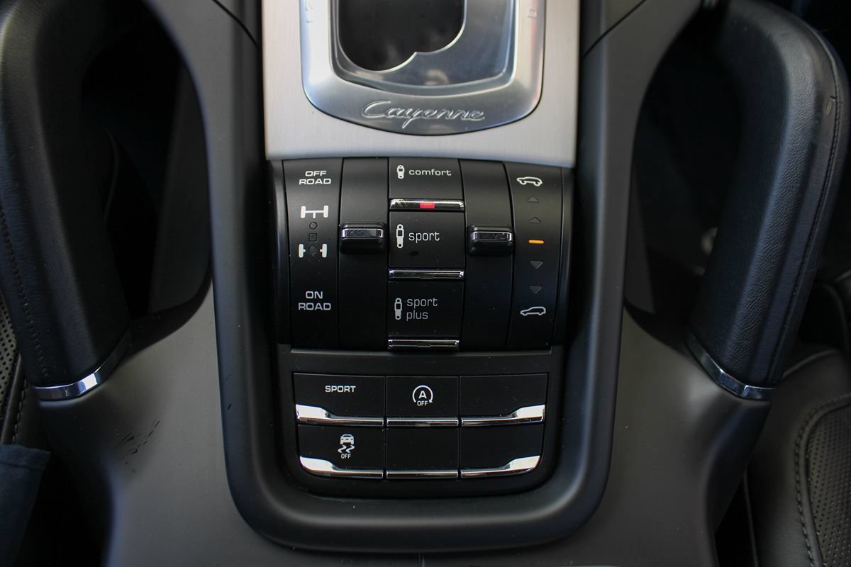 Used 2015 Porsche Cayenne Turbo AWD/4WD image 36
