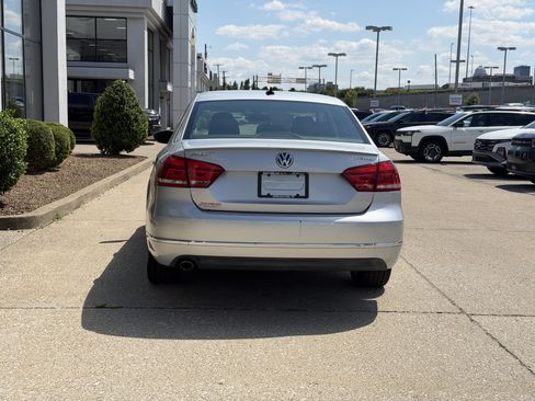 Used 2013 Volkswagen Passat TDI SEL Premium FWD image 6