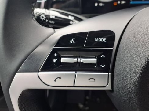 Used 2022 Hyundai Elantra Limited image 20