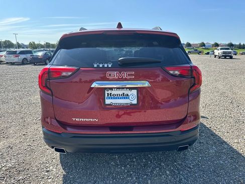 Used 2018 GMC Terrain SLE w/ Driver Convenience Package FWD image 9