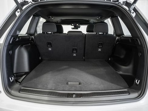 New 2025 Jeep Grand Cherokee image 9