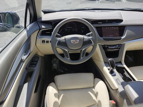 Used 2017 Cadillac XT5 Luxury w/ Driver Awareness Package FWD image 29