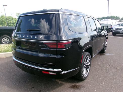 Certified 2024 Jeep Wagoneer Series III w/ Premium Group I AWD/4WD image 3