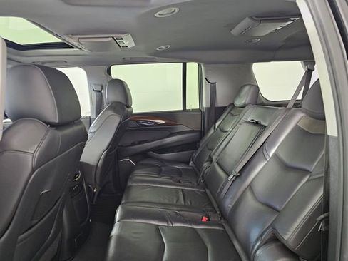 Used 2019 Cadillac Escalade ESV Luxury image 21