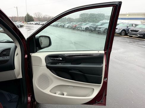 Used 2017 Dodge Grand Caravan SE w/ Power Window Group image 21