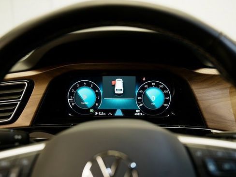 Used 2024 Volkswagen Atlas SE image 16